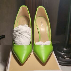 NWT Michael Kors Amara Pump SZ 9